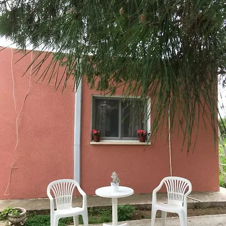 Detached Cozy Apartment *